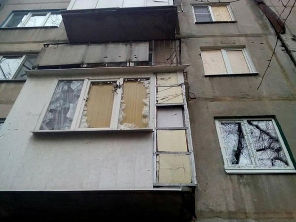 Красногоровка попала под обстрел боевиков: есть разрушения