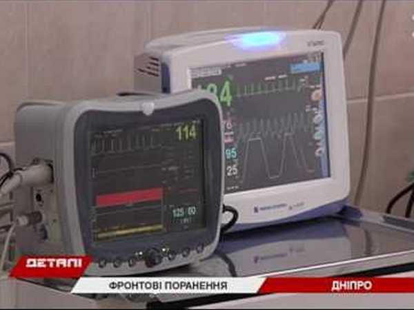 Медики продолжают бороться за жизнь бойца, раненого под Марьинкой