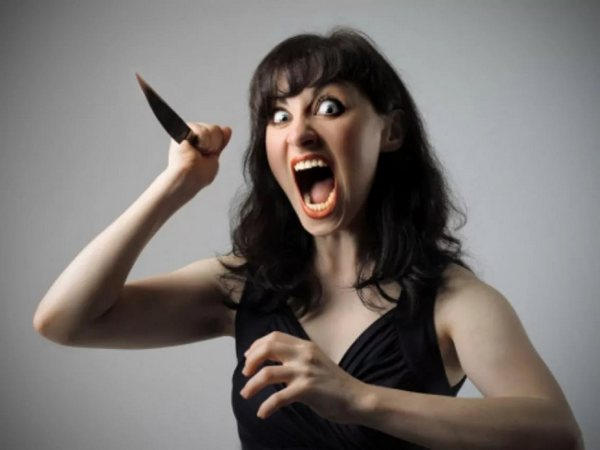 В ходе семейной ссоры в Марьинском районе женщина вонзила нож в грудь своему сожителю