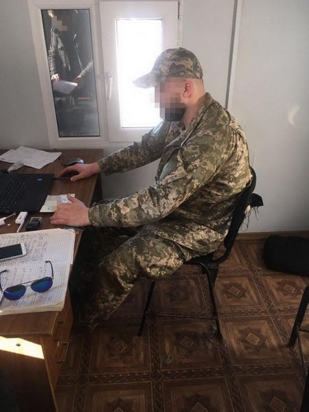 Ради «заработка» военные на КПВВ «Марьинка» сотрудничали с боевиками «ДНР»