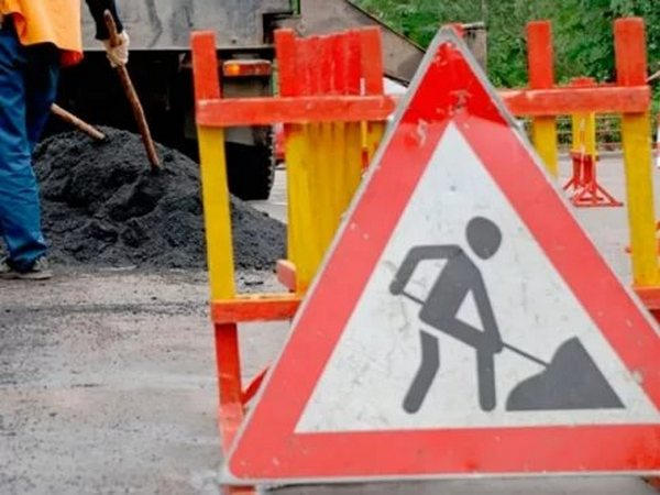Разрушенную дорогу в Марьинском районе подрядчик отремонтирует за свой счет