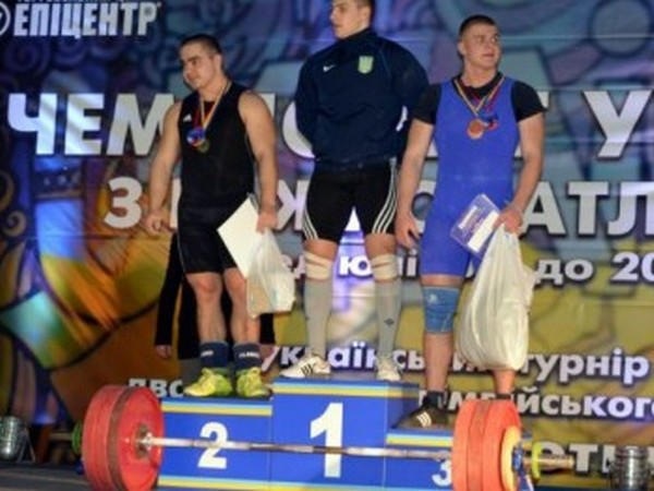 Тяжелоатлеты из Угледара достойно выступили на юниорском чемпионате Украины