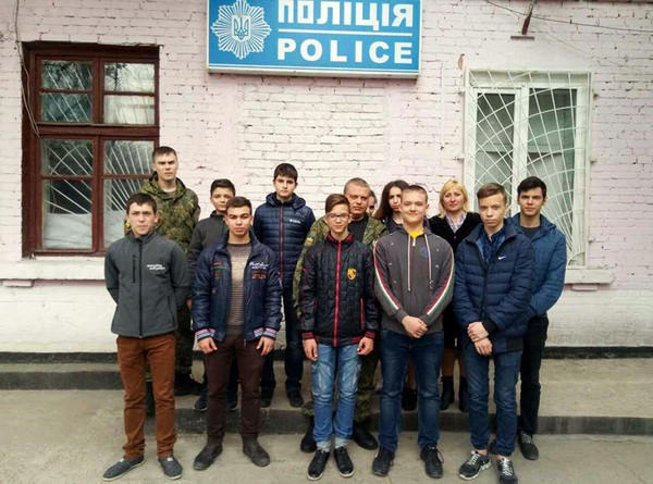 Кураховские школьники побывали в полиции