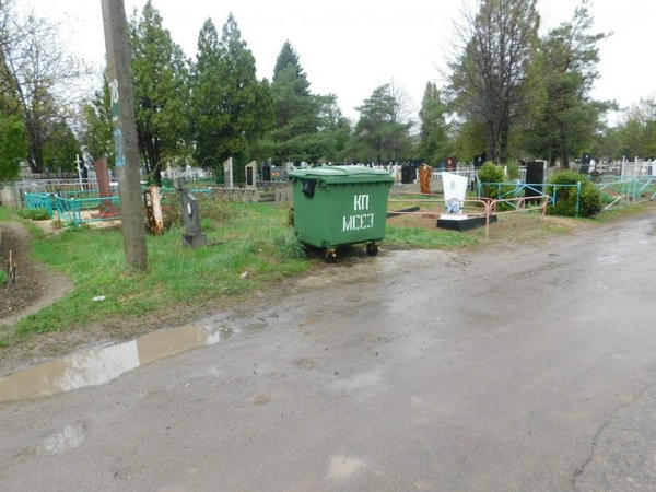 Жителям Курахово рассказали об особенностях посещения кладбища в Поминальный день
