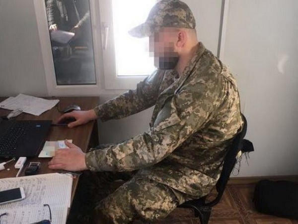 Ради «заработка» военные на КПВВ «Марьинка» сотрудничали с боевиками «ДНР»