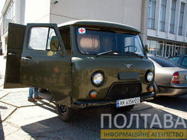 Потавчане передали в Марьинский район автомобиль скорой помощи для военных