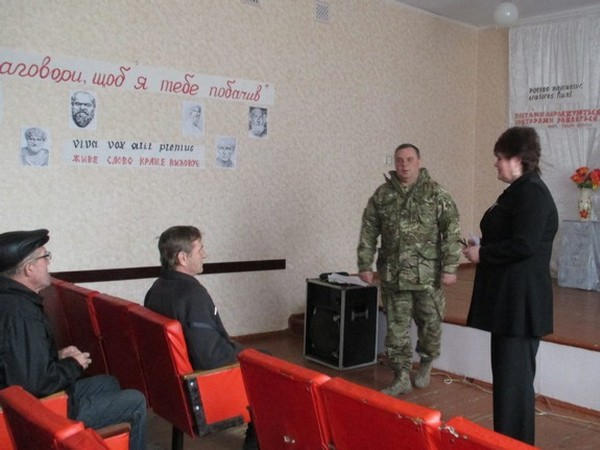Безработным жителям Марьинского района предлагают военную службу по контракту