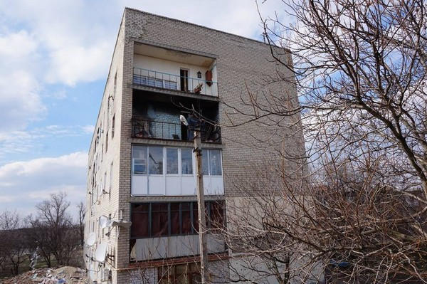 Жебривский пообещал закончить ремонт разрушенных многоэтажек в Марьинке