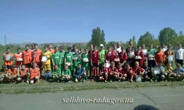 Школьники из Угледара заняли второе место на Открытом Первенстве Селидово по футболу