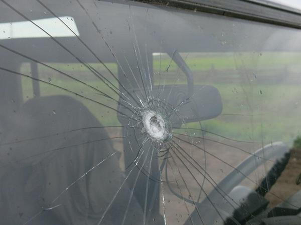 Боевики обстреляли гражданский автомобиль на дороге Марьинка — Красногоровка