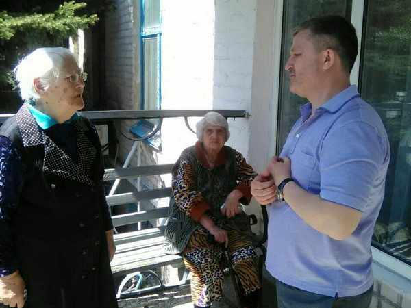 Накануне Дня Победы Владимир Мороз посетил Дом ветеранов в Новомихайловке