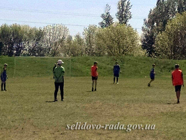 Школьники из Угледара заняли второе место на Открытом Первенстве Селидово по футболу