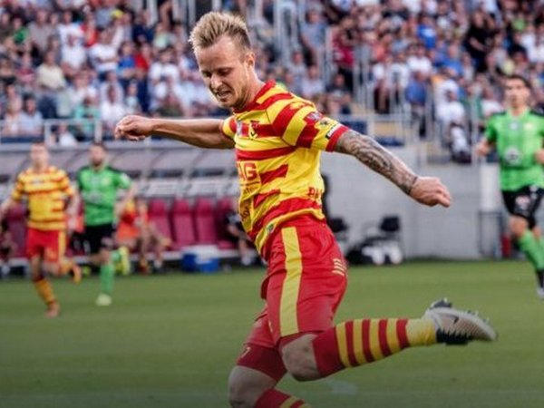 Футболист из Угледара забил «бильярдный» гол в матче чемпионата Польши