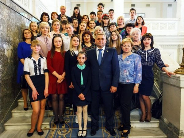 Школьники из Марьинского района заглянули в кулуары Верховной Рады