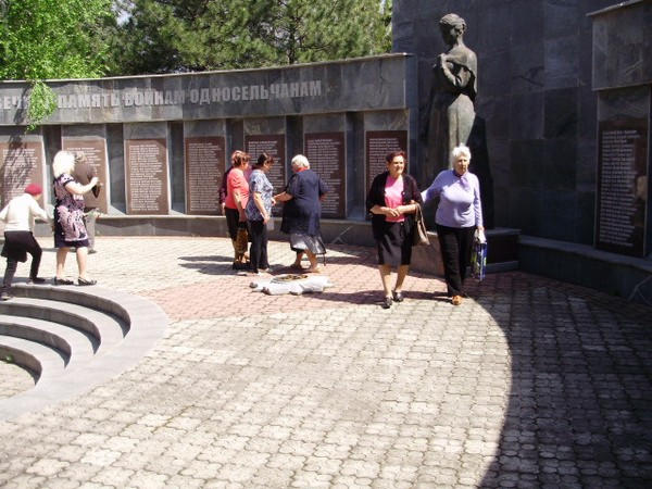 В Новомихайловке Марьинского района поздравили ветеранов с Днем Победы