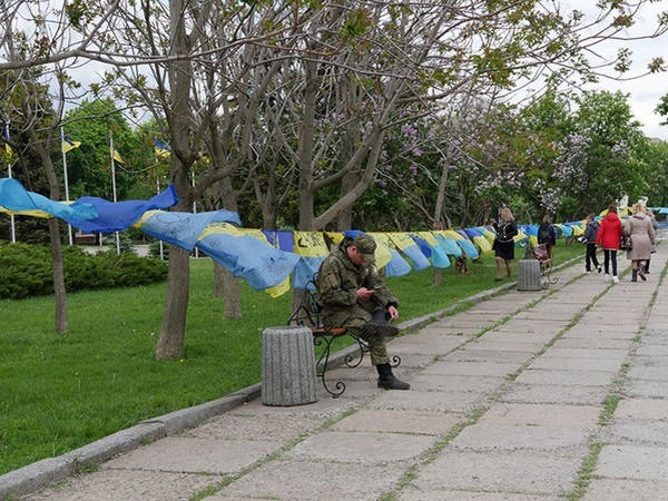 В Курахово, Марьинку, Красногоровку и Угледар привезут 300 украинских флагов