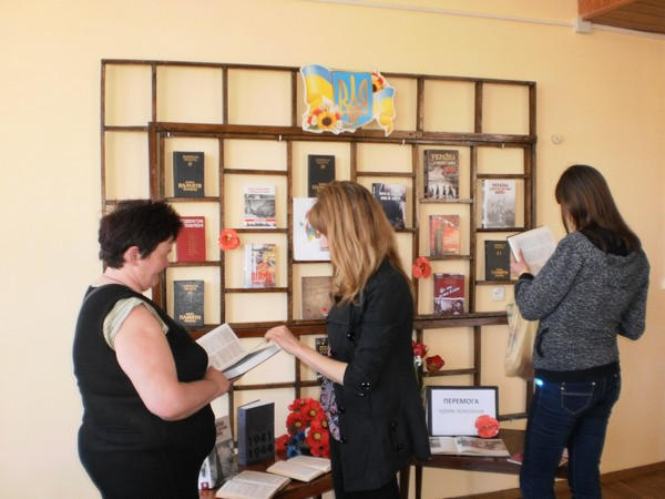 В Марьинке прошла выставка «Победа объединяет поколения»