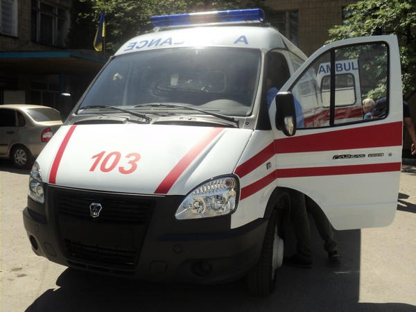 В Кураховской больнице появился еще один автомобиль скорой помощи