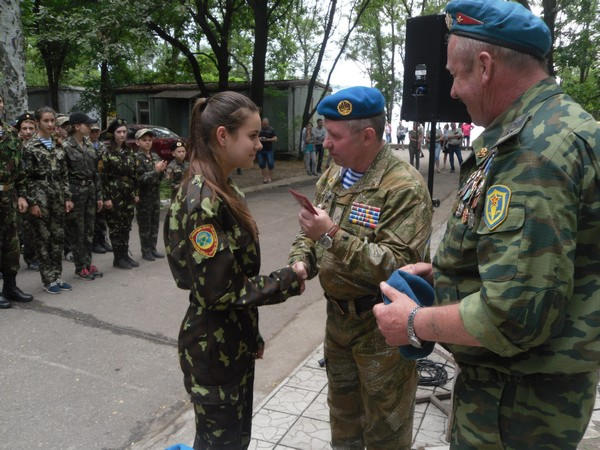 В Курахово в военно-патриотическом спортивном лагере торжественно закрыли смену