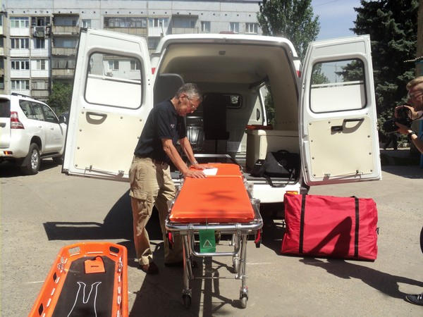 В Кураховской больнице появился еще один автомобиль скорой помощи
