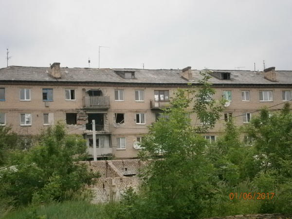 Владимир Мороз проверил, как идет восстановление разрушенной Красногоровки