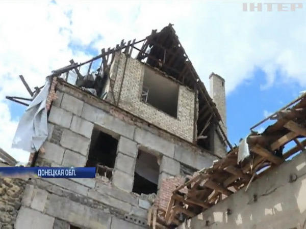 Жители Марьинки показали дома, разрушенные в результате обстрела из «Града»