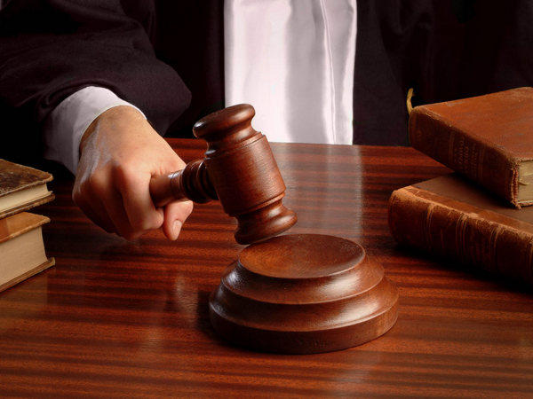 Суд вынес приговор жителю Марьинского района, который избивал свою дочь