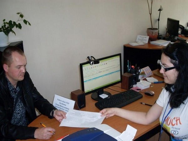 В Угледаре центр занятости трудоустроил переселенца из Донецка