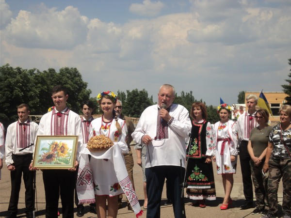 Павел Жебривский принял участие в праздновании Дня Конституции в Марьинке