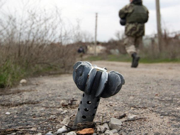 Боевики обстреляли Марьинку и Красногоровку: есть разрушения