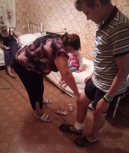 В результате обстрела Марьинки ранены девушка и двое детей