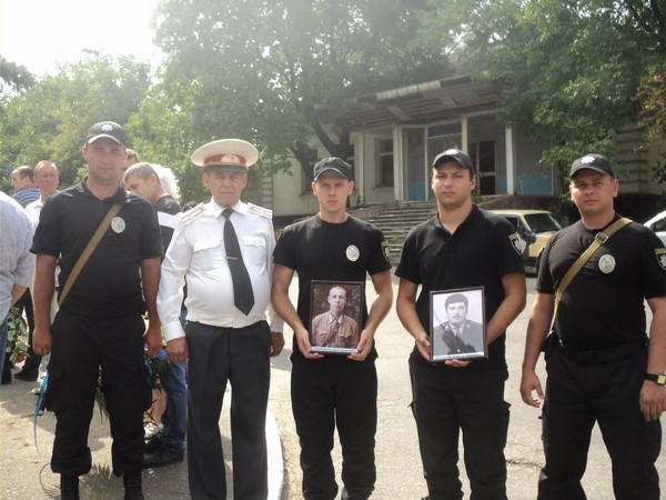 В прифронтовой Марьинке почтили память погибших правоохранителей