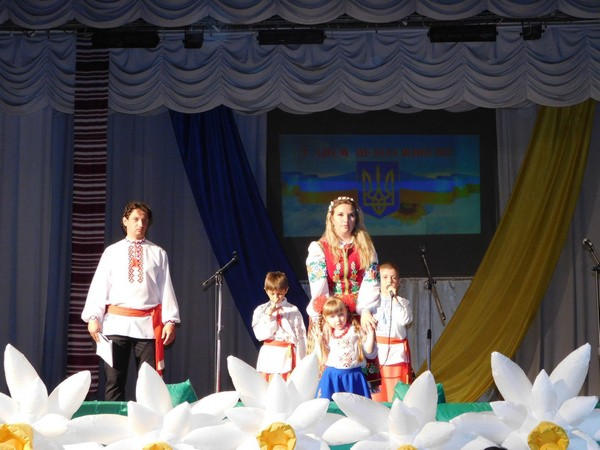 Как прифронтовая Марьинка отпраздновала День независимости Украины
