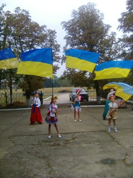 Как в Новоселидовке Марьинского района отметили День флага Украины