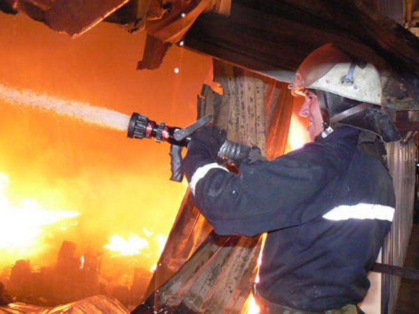 В результате «прилета» в Марьинке сгорела летняя кухня