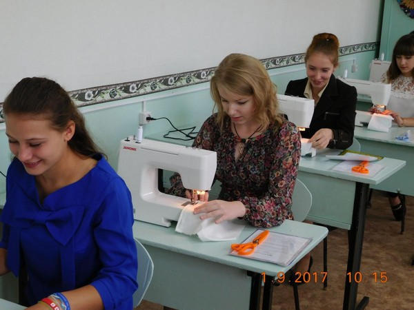 На гранты ДТЭК в Кураховской школе открыли новый швейный класс