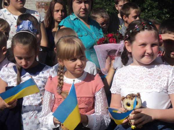 В прифронтовой Марьинке отметили годовщину освобождения Донбасса
