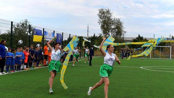 Открытие новой спортивной площадки в Угледаре посетил Павел Жебривский