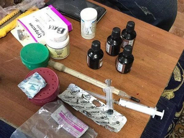 Бывший правоохранитель организовал в Курахово группировку, которая изготавливала и сбывала наркотики