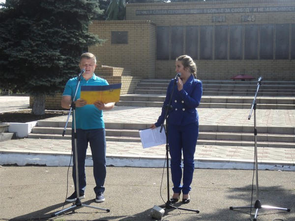 В прифронтовой Марьинке отметили годовщину освобождения Донбасса