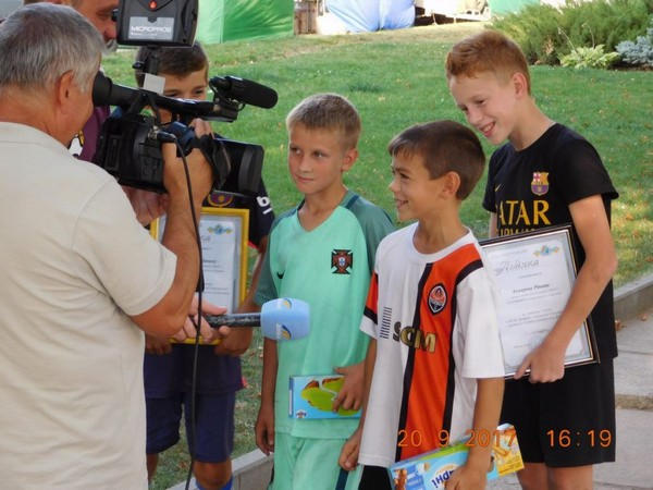 В Курахово юных футболистов поздравили с победой в турнире