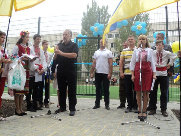 Жебривский принял участие в окрытии новых спортивных площадок в Марьинке и Красногоровке