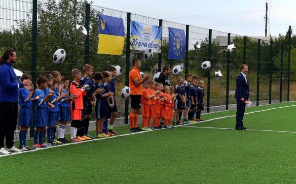 Открытие новой спортивной площадки в Угледаре посетил Павел Жебривский