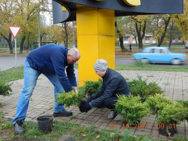 Сотрудники Кураховской ТЭС привели в порядок улицу Энергетиков