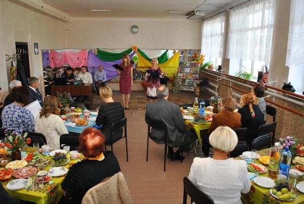 В Марьинке устроили праздник для людей «золотого поколения»