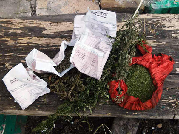 В Красногоровке в многодетной семье полицейские изъяли почти полкилограмма наркотиков