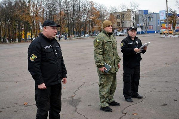 На улицы Курахово, Марьинки и Угледара вышли усиленные наряды полиции