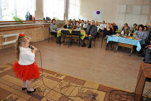 В Марьинке устроили праздник для людей «золотого поколения»