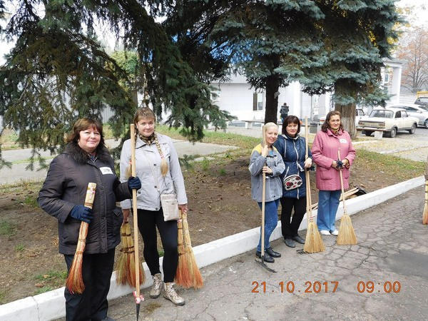 Сотрудники Кураховской ТЭС привели в порядок улицу Энергетиков
