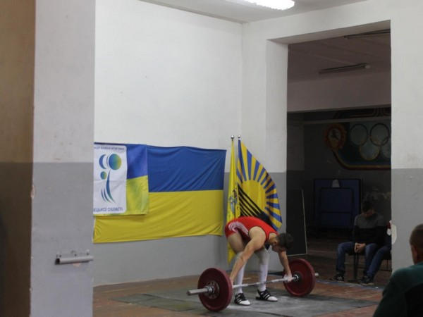 Тяжелоатлеты из Угледара стали лучшими на чемпионате и Кубке Донецкой области